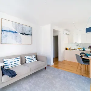 blue-by-the-river-1-elegant-two-bedroom-in-santos.hotels-lisbon-portugal.com/